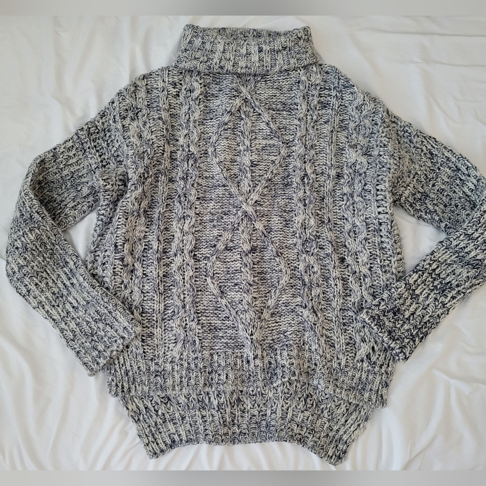 Kiani Collection Hi-Lo Knitted Sweater size medium / large